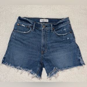 Abercrombie The 4” Mom Short High Rise Curve Love